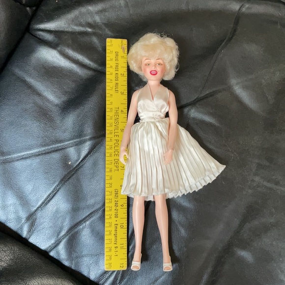 Marilyn Monroe The Seven Year Itch Doll - Picture 11 of 14